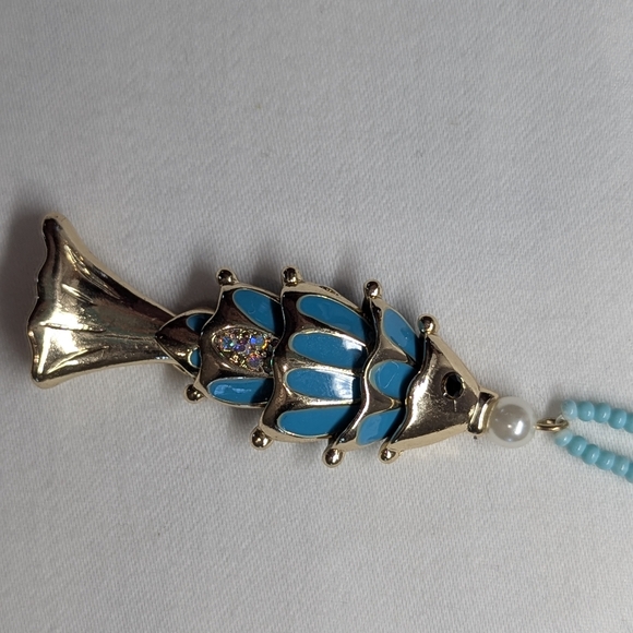 Fish Pendant Necklace - Picture 4 of 6